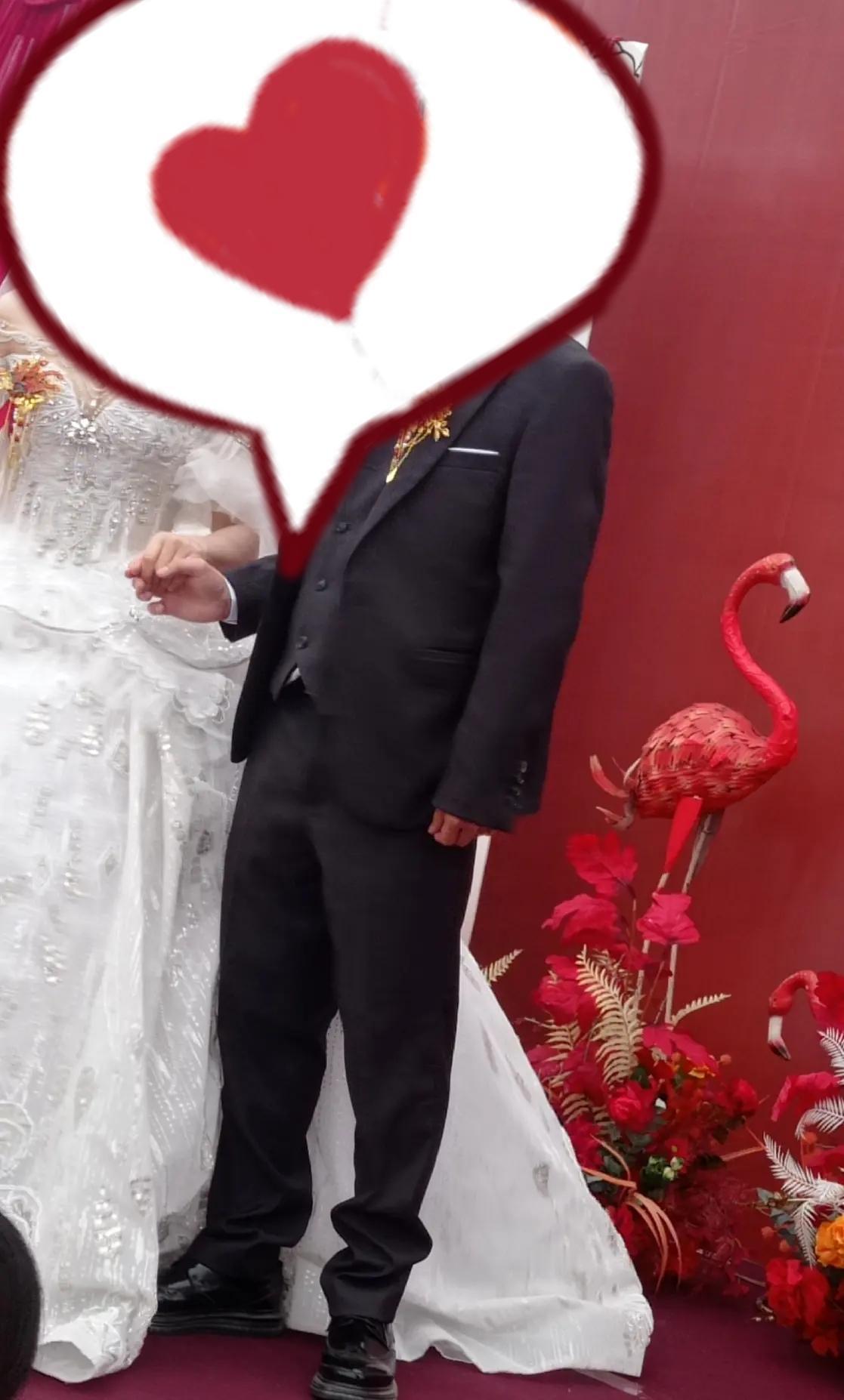 今天参加了一场婚礼，直接把我看懵了！😮新娘是在上海一家医院当主治医生，以前