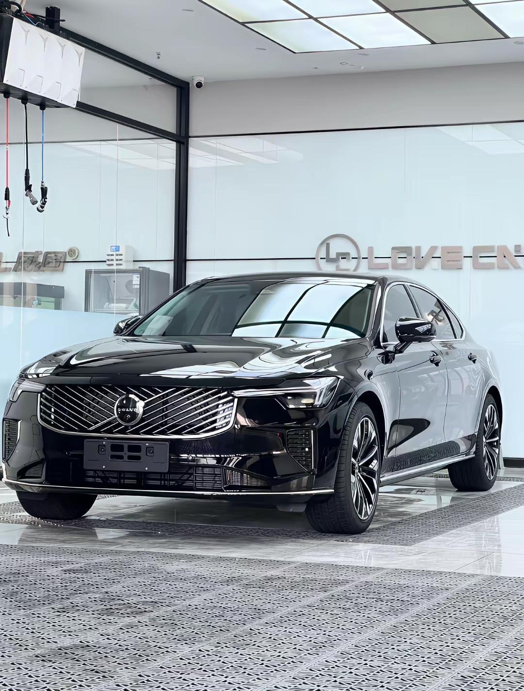 有没有喜欢沃尔沃S90的，超级帅的，好吧