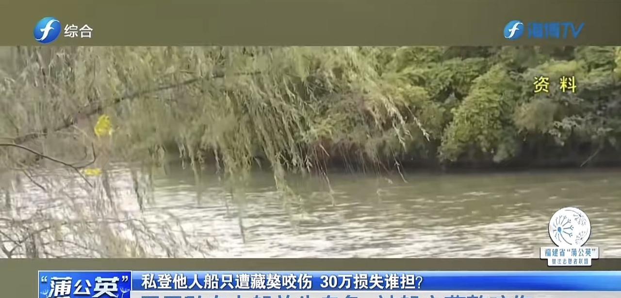浙江常州，一对夫妇从事河道保洁工作，为了工作方便，两人索性住在了船上，因为全部家