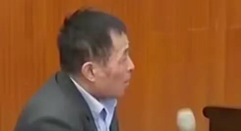 1993年，江苏女子生下儿子却不幸夭折。17年后，她在街上看见个男孩，大吃一惊：