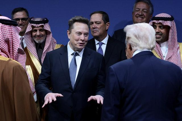 若只把埃隆·马斯克看作“全球首富”或“科技狂人”，你大概率没读懂他的核心。他的商