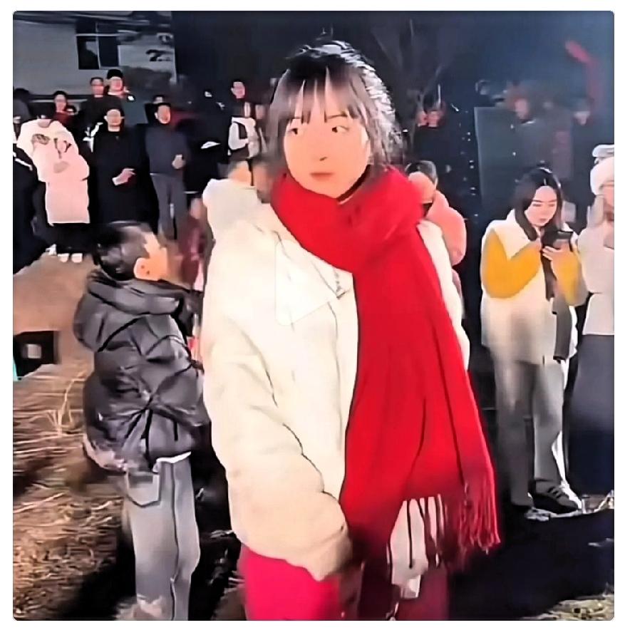 我问我直播行业的朋友呆呆这个是剧本吗？他笑出了声：剧本？难道你还不知道不