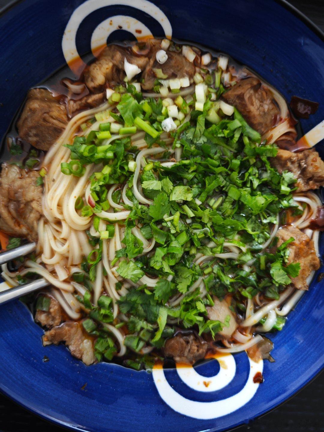 今天吃面的概率大，那就吃自己做的牛肉面！