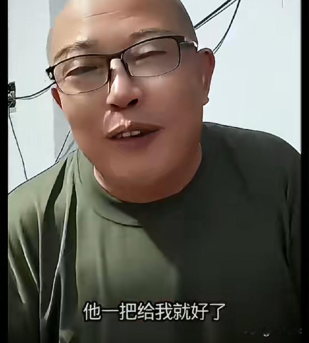 驴爸下跪给粉丝道歉，哭穷我太缺钱了！我不应该花二驴