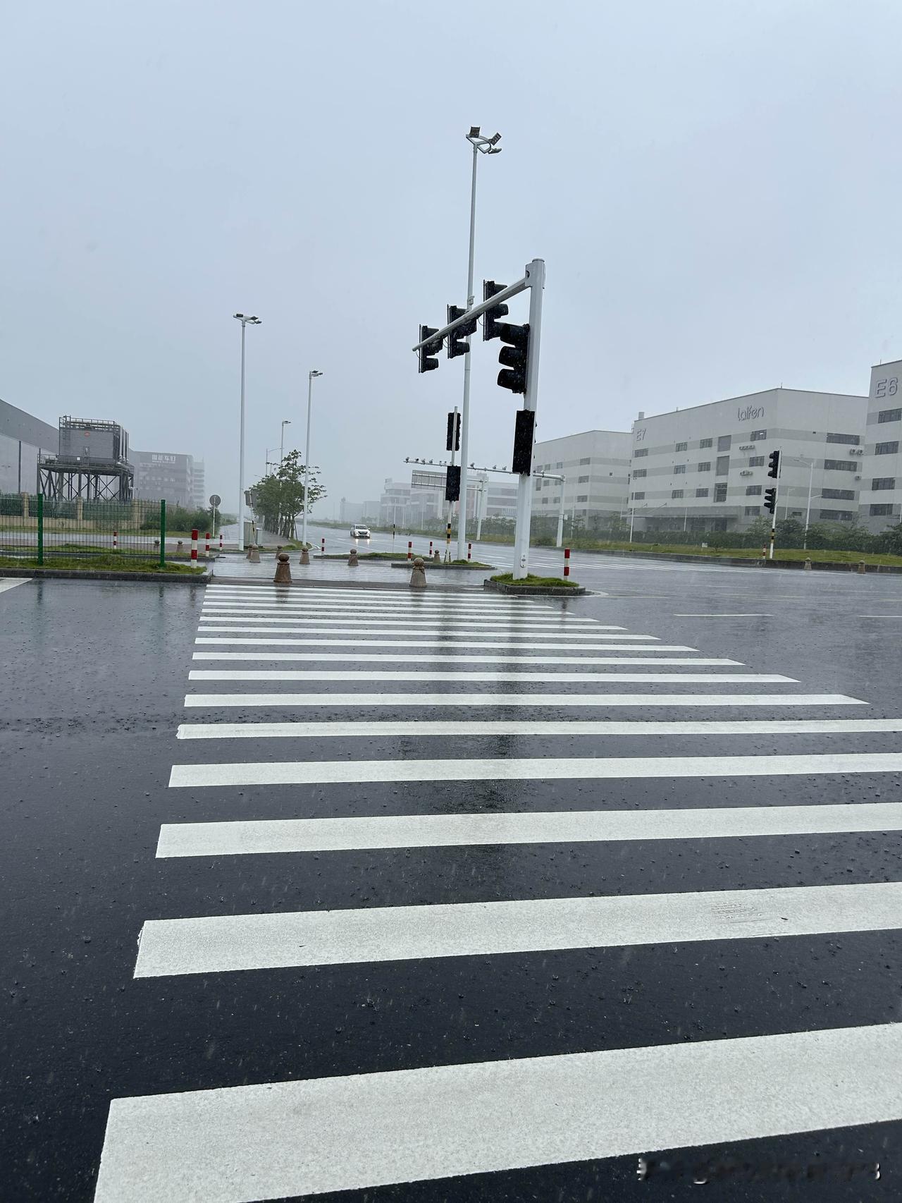 中山市，珠海市，现在都去过了。之前我把珠海想象成一个非常美好的城市，现在去了之后