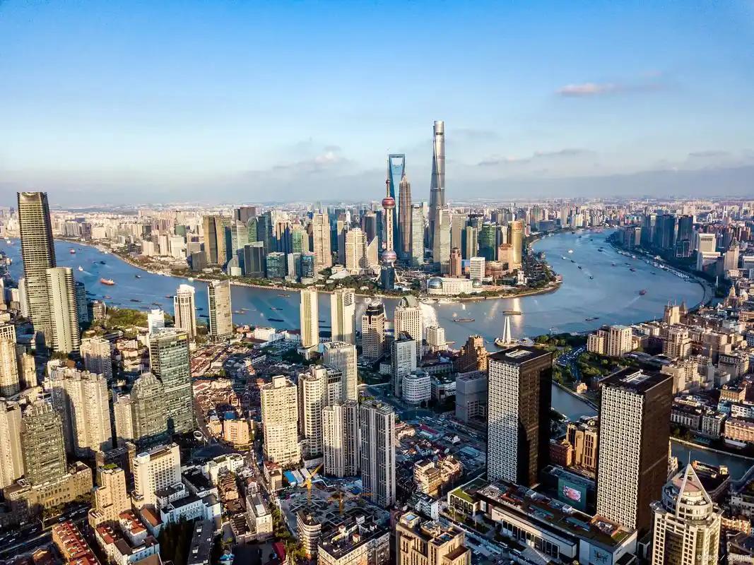 上海的经济有多强？ 一个城市能单挑15个省。 你以为北上广深是一个级别？