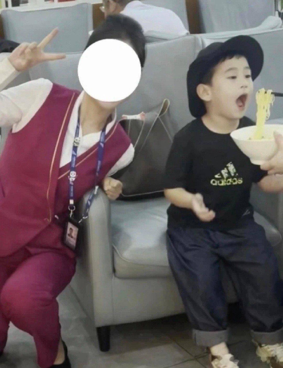 马立奥Leo不允许有人没看过这个奥子真的跟小手办一样，小小的一只，小