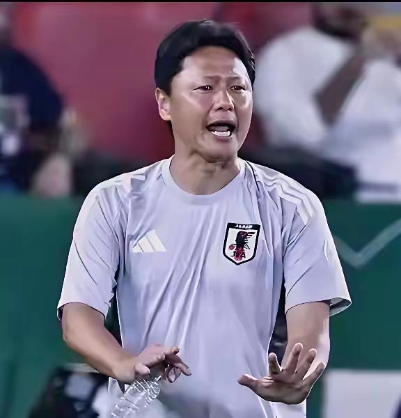 中国队0-4不敌日本，赛后日本队主教练竟然这样说：​“这批球员还很年轻，他们在