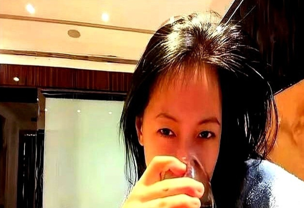 小s终于做出点实际行动了！不过要说最意外的还是邻居们，平时看她进出都跟街坊热