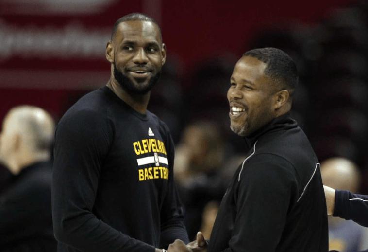 NBA地震，球员教练涉及非法赌博，投注对象为湖人，开拓者，猛龙等七只球队。詹姆斯