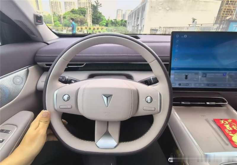 提车分享选车那阵子跑了不少地方，比亚迪、零跑都去试了，其实这几台车各有各的长处，只是综合对比下来总觉