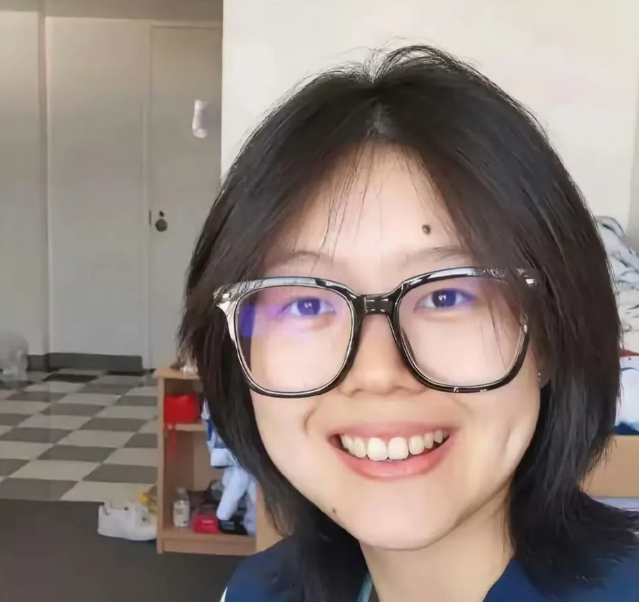 据说第一张是在国内的照片，后面两张是国外照片，为什么出个国感觉不一样了？