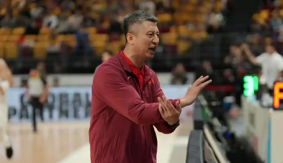 中国男篮拒绝输球！全新阵容亮相，郭士强变阵，央视直播结束了联赛第一阶段，中国