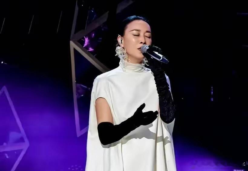 当叶倩文不参加，当林志炫成为最大咖的时候，很多人或许也意识到，《歌手2025》是