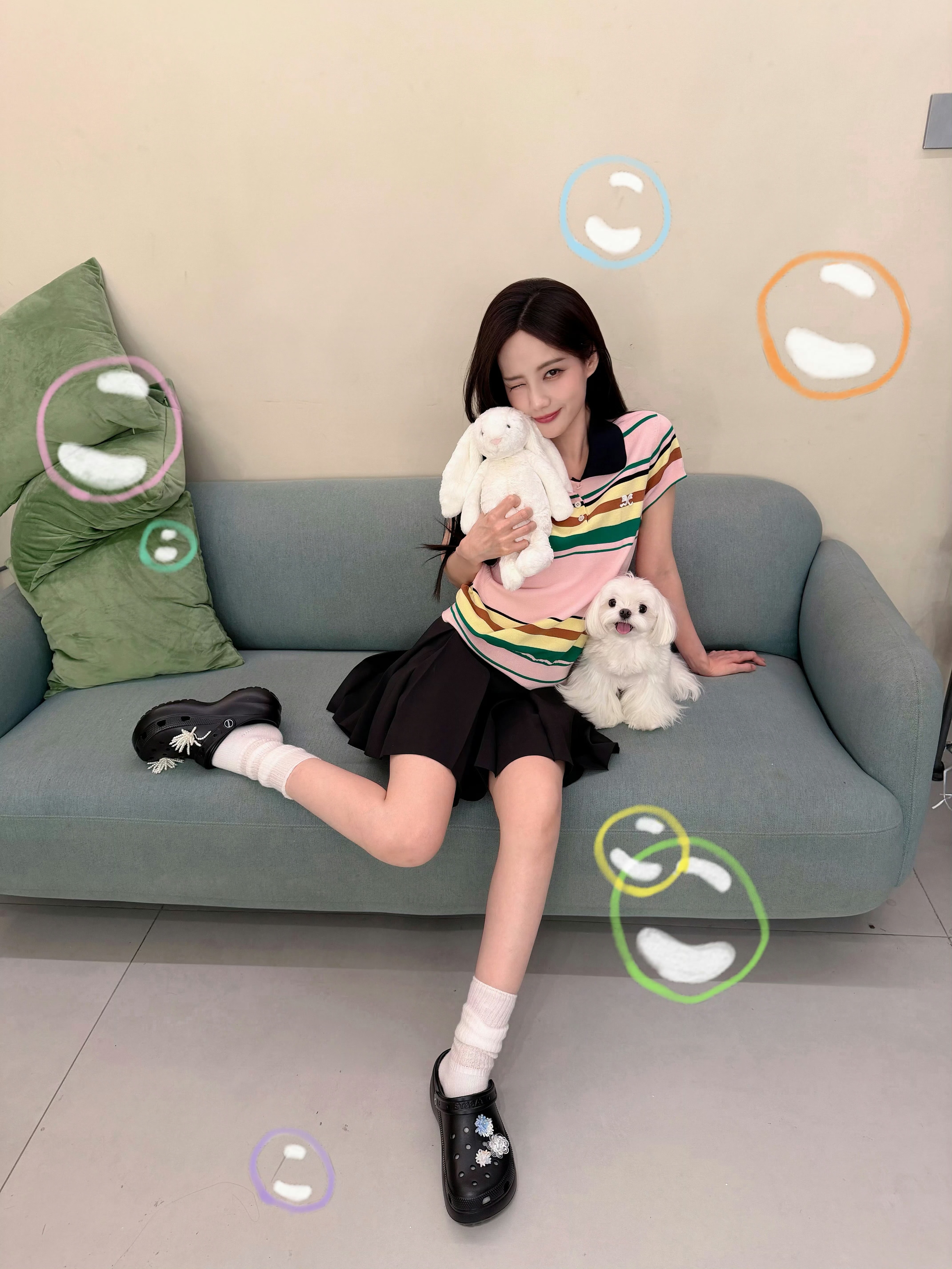 李一桐六一随拍六一随拍来喽再冷漠的人看到这几张图都会露出姨母笑吧！肉肉和李雪都