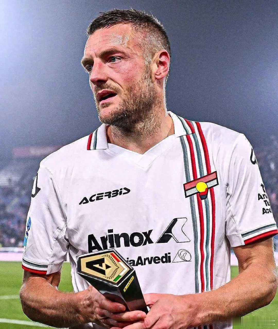 瓦尔迪创造历史，成首位获意甲月最佳的英格兰球员38岁的英格兰前锋杰米·瓦尔迪在效