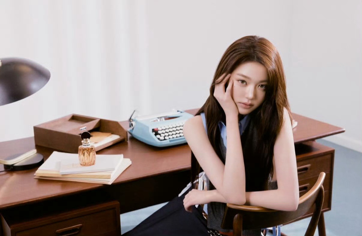 张元英xMiuMiuBeauty💄❤️🔥根据WWD报道，张元英出