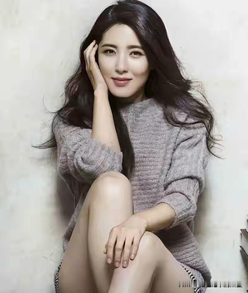 中戏几十年出一个的校花确实好美啊，跟林青霞一样都是属于骨子里透着美的那种女明星。