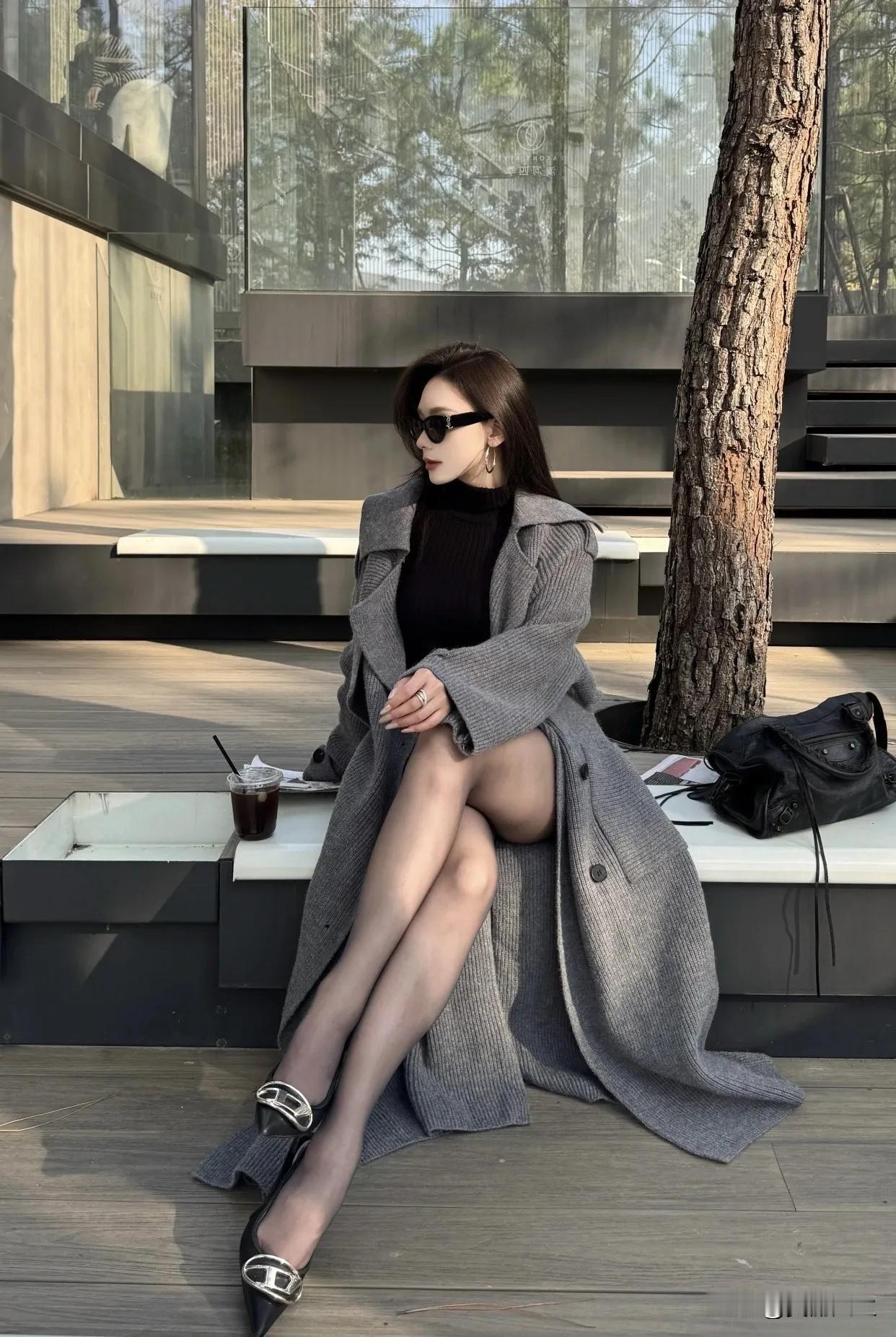 作为西华大学的主校区，郫都校区承担行政管理、本科教学及科研等核心职能，采用集约化