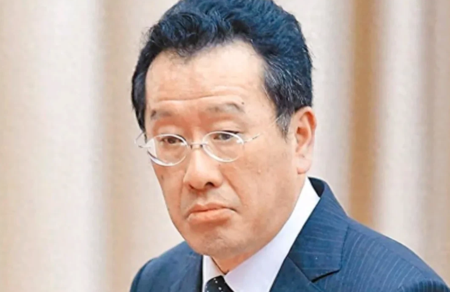 态度非常的嚣张，顾立雄对我们放狠话！5月23日，根据岛内媒体报道，上任防务部门一