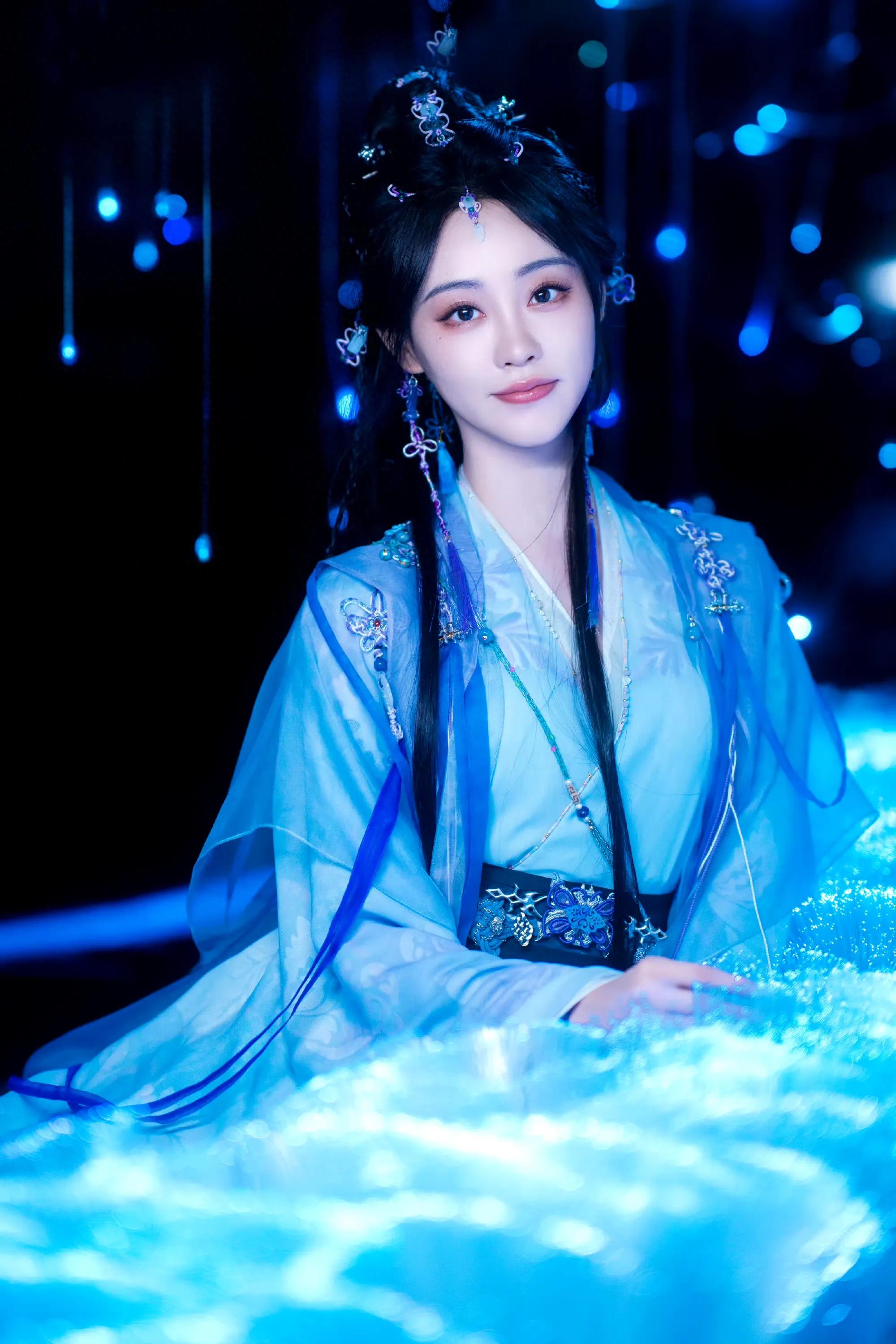 女星祝绪丹慕瑶造型：绚丽多姿、美貌无双！