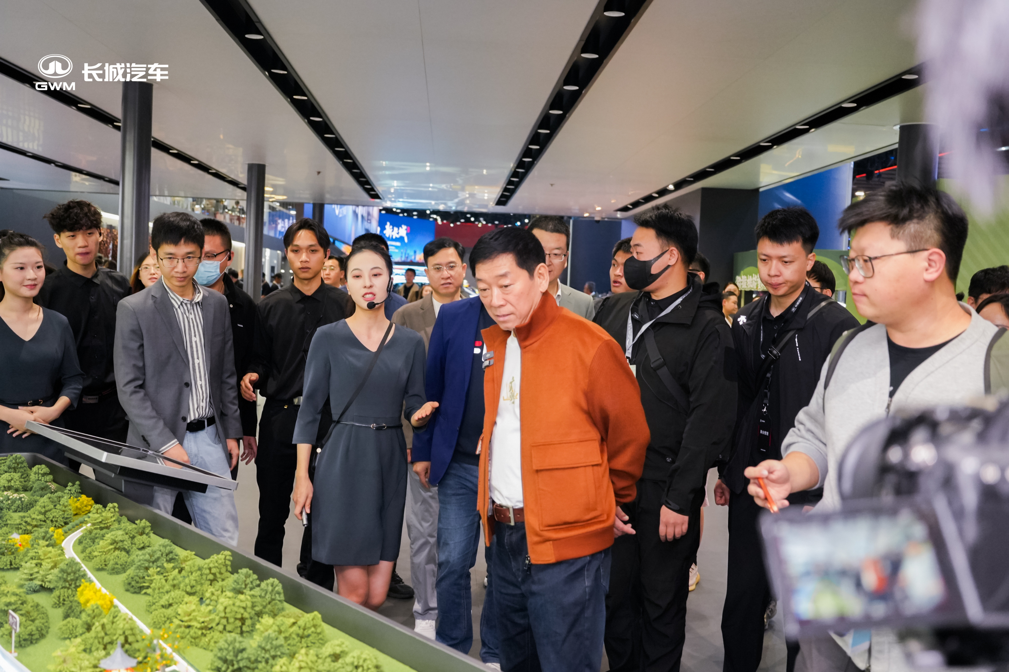 "从市场竞争角度看，现在最硬的通货是什么？是技术。最近长城Hi4频繁被院士在人民