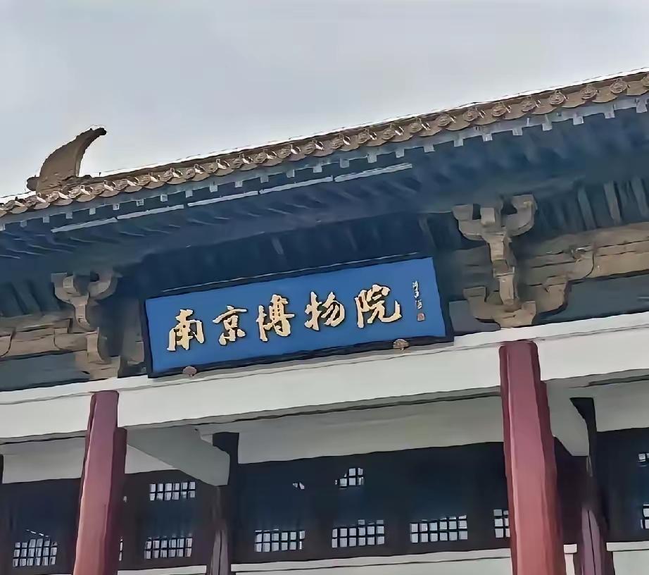 庞家后人现在心里不是滋味。他们把祖传的137件古画捐给南京博物院，想着能留给