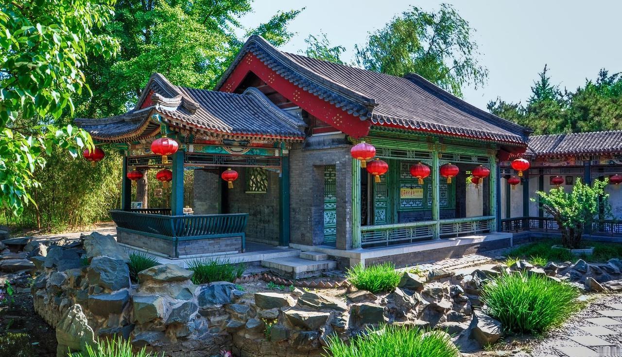 郑晓龙的《红楼梦》，别等了，已经是个“幽灵项目”。那些所谓的内部消息，全是喂给