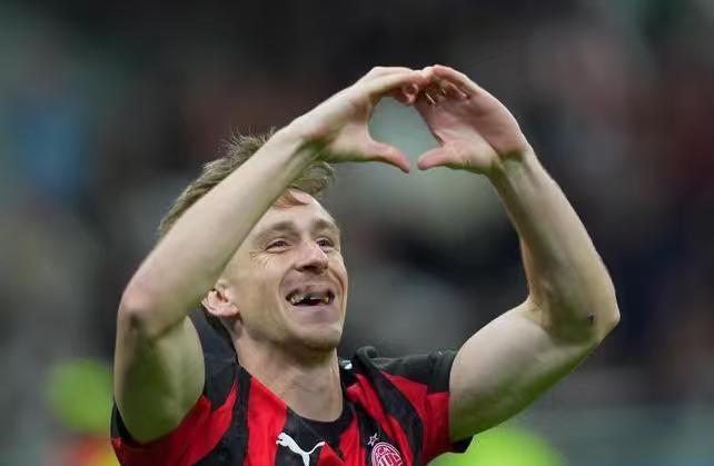 成也萨56，平也萨56！米兰2：2平帕尔玛，上半场萨勒马科尔斯表现不错，打进一