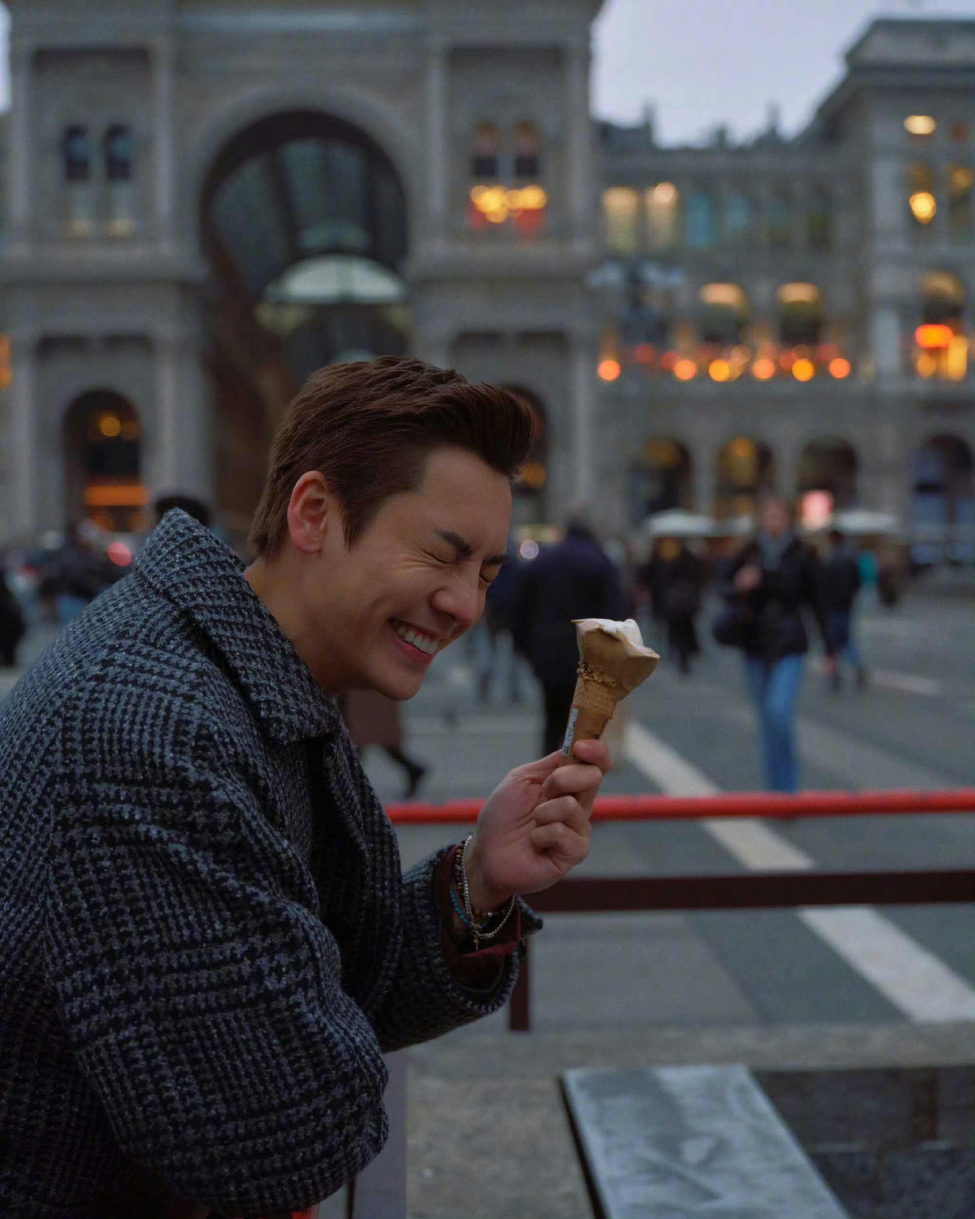 陈伟霆我要增高垫威廉哥你怎么这么可爱，哈哈哈你已经很高啦！！