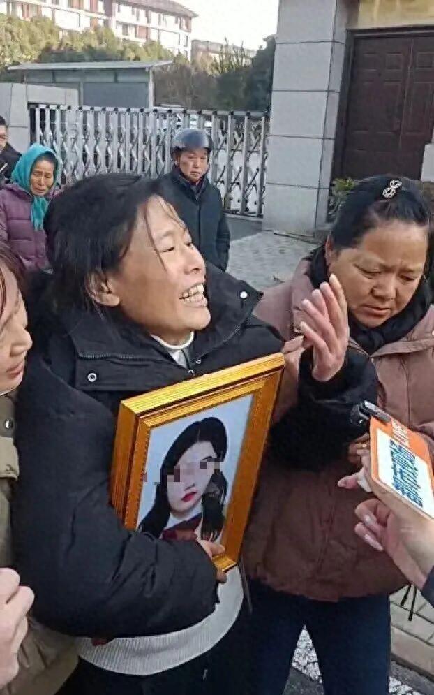 死刑！安庆22岁女医学生被害案落槌：掏心掏肺的爱，喂不饱狼心狗肺的人（文章内