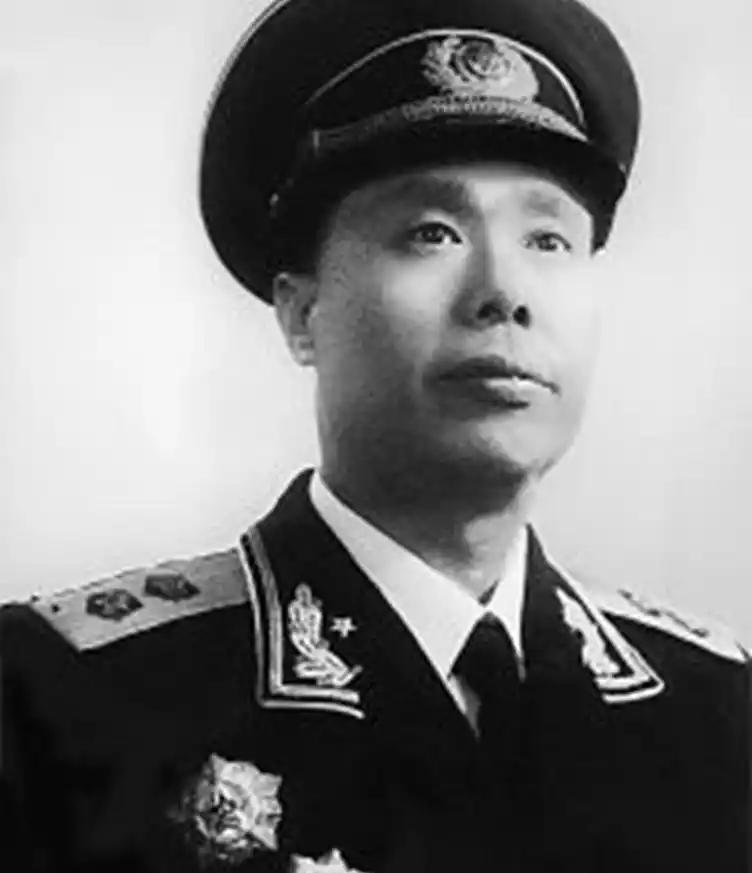 1943年，新四军13团伏敌，不料双方一接火，团长饶守坤就觉得不对，再一看，竟脱