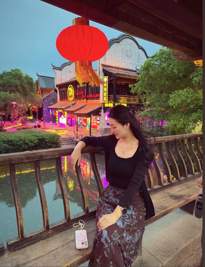 陈亚男准备复出了，已经做好了准备。最近带着自己帅气精神的老公郭新鹏到大美徐州打卡