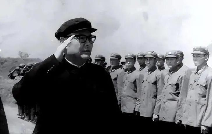 1969年，第47军军长黎原少将听闻，有位老首长被疏散来长沙，正坐飞机赶来