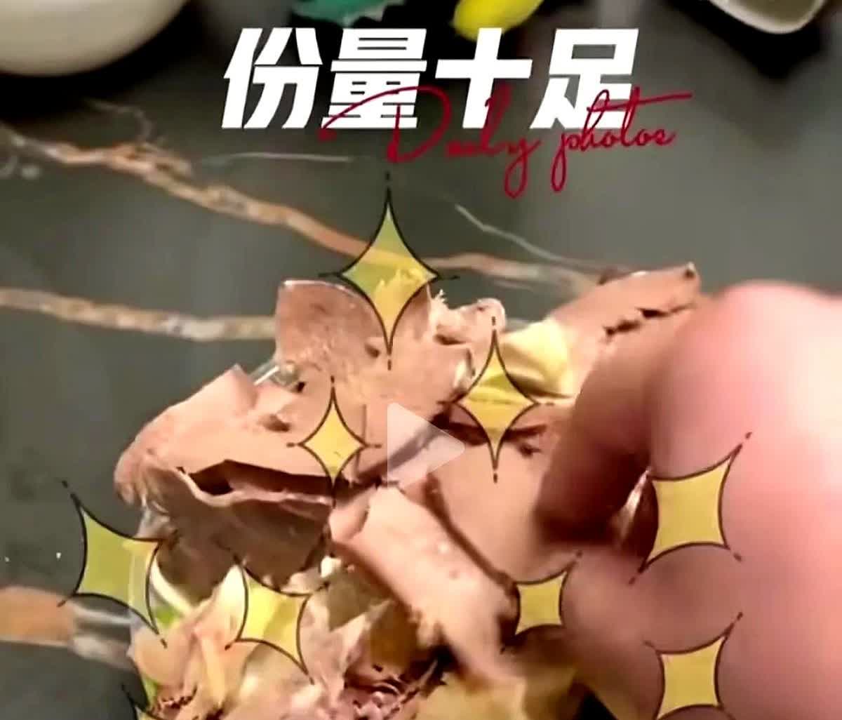 大哥阳谋啊，这比差评管用！男子在某外卖平台点了一碗牛肉面，花了20多元钱