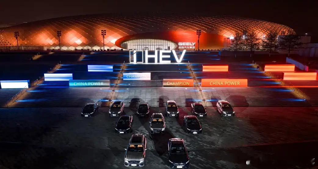 老蒋原创吉利的那个i-HEV技术路线，我提几个和主流不太一样的观点。首先就是应