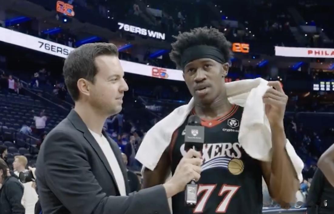 埃奇库姆谈恩比德：“他今天得到39分。”“我们都为他高兴。”“他曾经