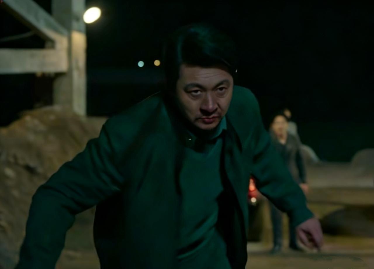 我刷了20遍《罚罪2》，才看懂刘天也杀赵鹏前那个眼神。他俩曾是过命的兄弟。一