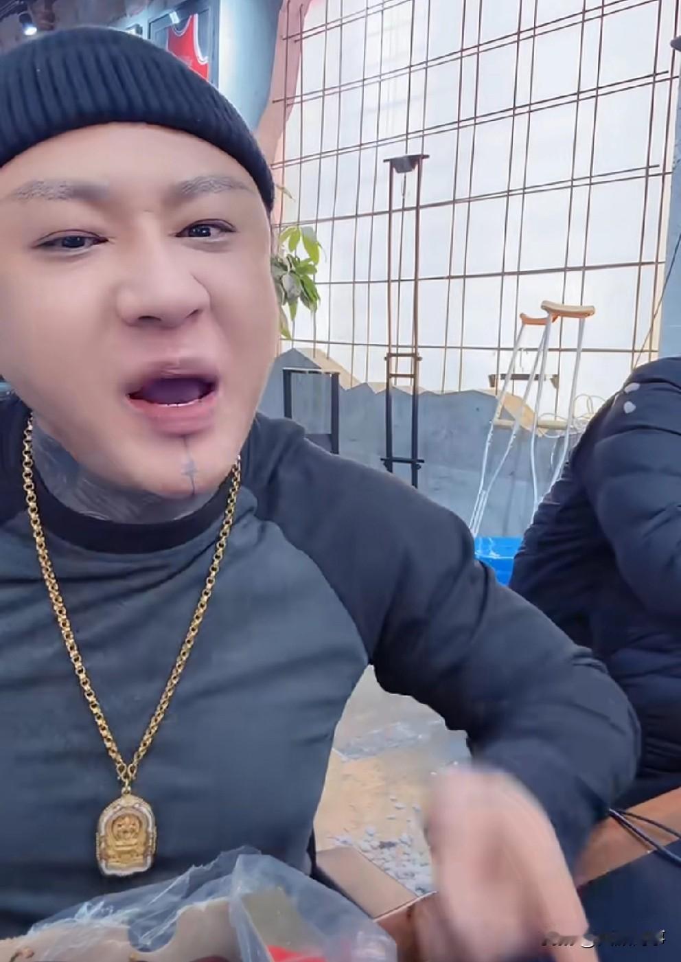 方丈声援初瑞雪，怒斥蛋蛋忘恩负义！ 今晚方丈直播掏出车厘子