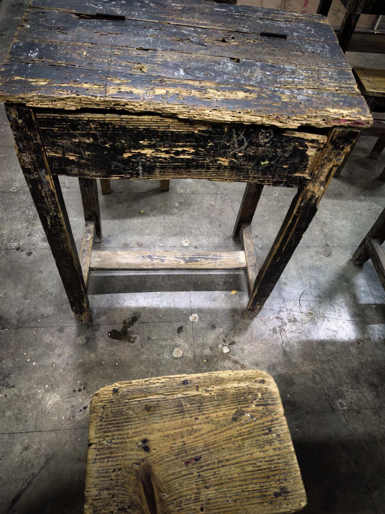 不敢相信，隔了30年回到母校小学，竟然还能找到自己的课桌！！！这波是什么操作