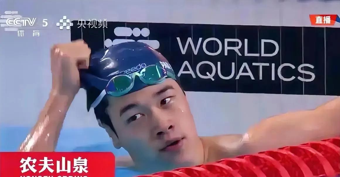 潘展乐不乐了！在昨晚新加坡世界泳联世锦赛，男子100米自由泳半决赛的比赛中，出