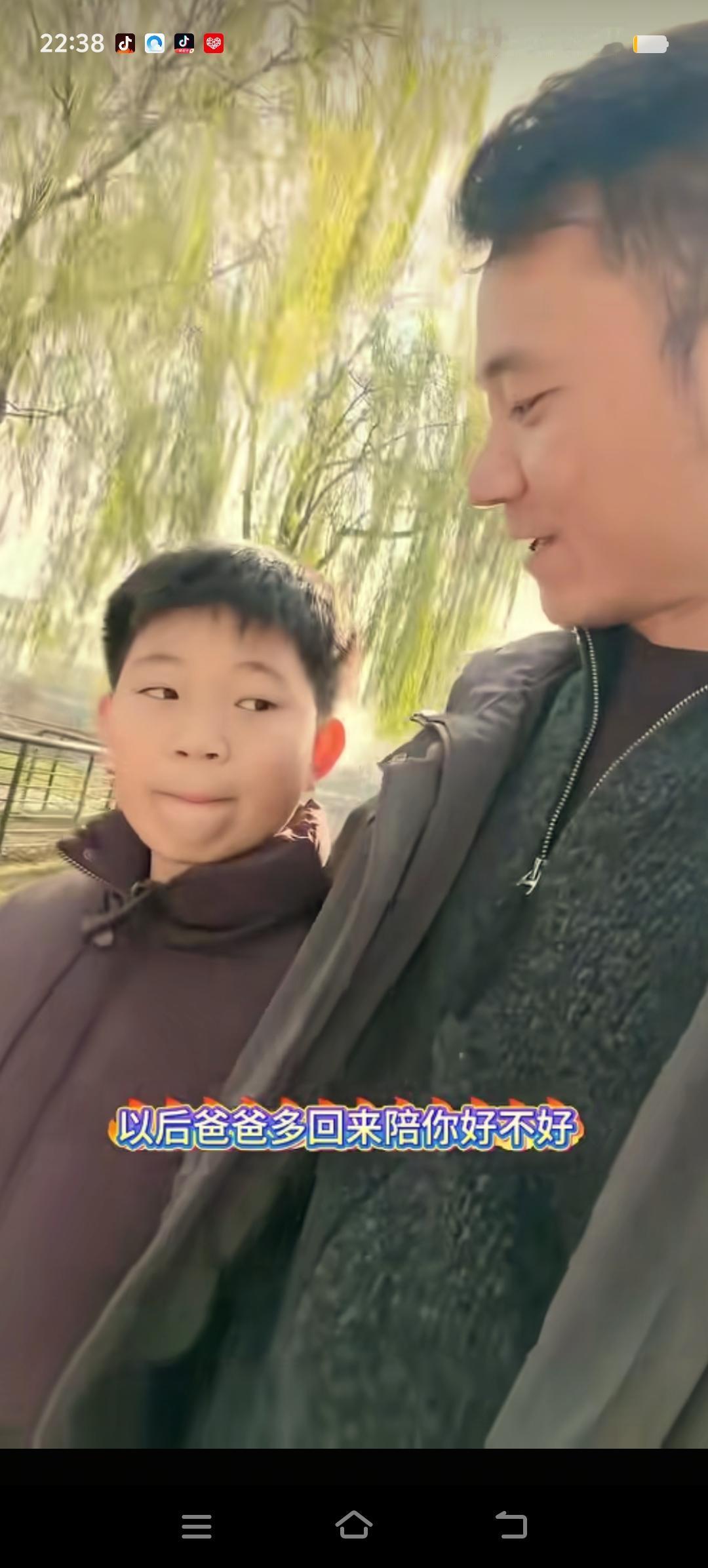 去年十一月，厉怀远回到天津看望儿子。儿子说想爸爸了，爸爸便温柔询问：“以后爸爸会