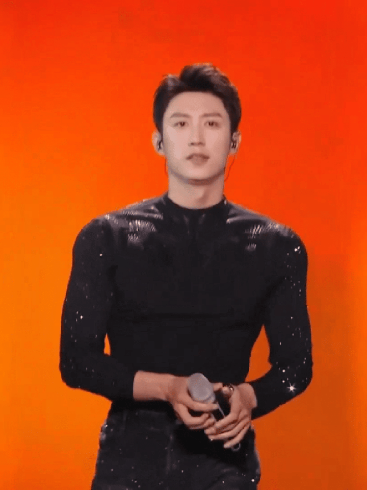 真爽，一觉睡到中午刚醒删了几条飞舞生粉给我气急败坏的留言，还质问我：你不知道黄景