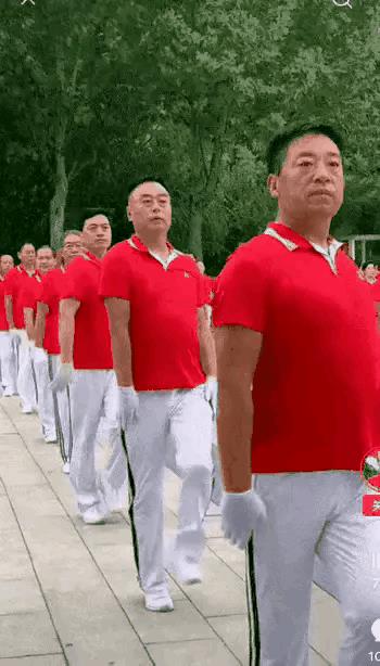 我们不反对这样的健身健美活动，只要不扰民，没人告状，只要不妨碍他人出行和利益，不
