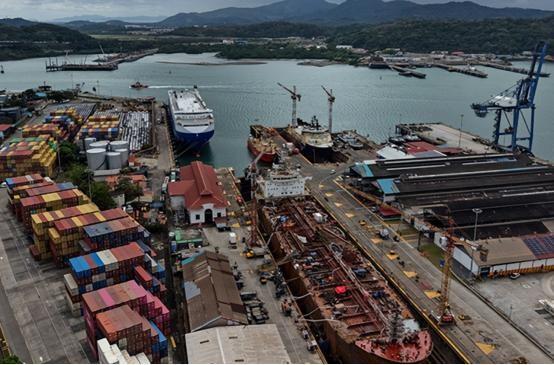 巴：把这份文件签了。中：啥文件？巴：撤销长和经营权的法令，我们要接管运河两