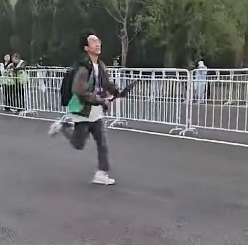 真替这些程序员感到后怕，熬不熬夜咱不知道，就这种狂奔的状况，真怕身体吃不消！