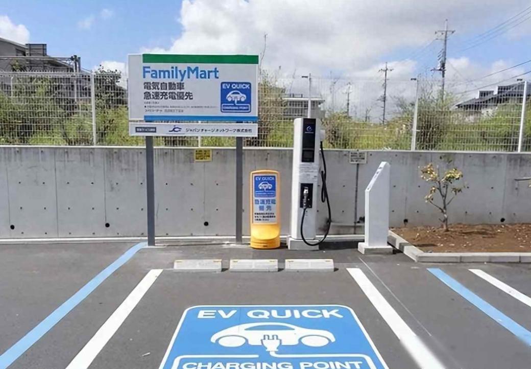 说实话，看到2025年这个销量数据，我愣了好几秒。中国自主品牌全球卖了2700