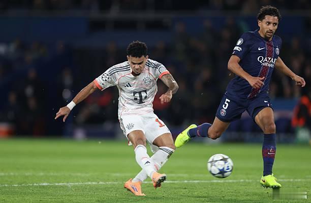 巴黎圣日耳曼vs拜仁慕尼黑迪亚兹这是踢兴奋了，完全没必要啊！不过话说如果迪亚兹