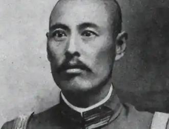 1939年，吴佩孚在家吃羊肉饺子时，被骨头渣卡了牙，疼得直咧嘴，他让人拿镊子夹、