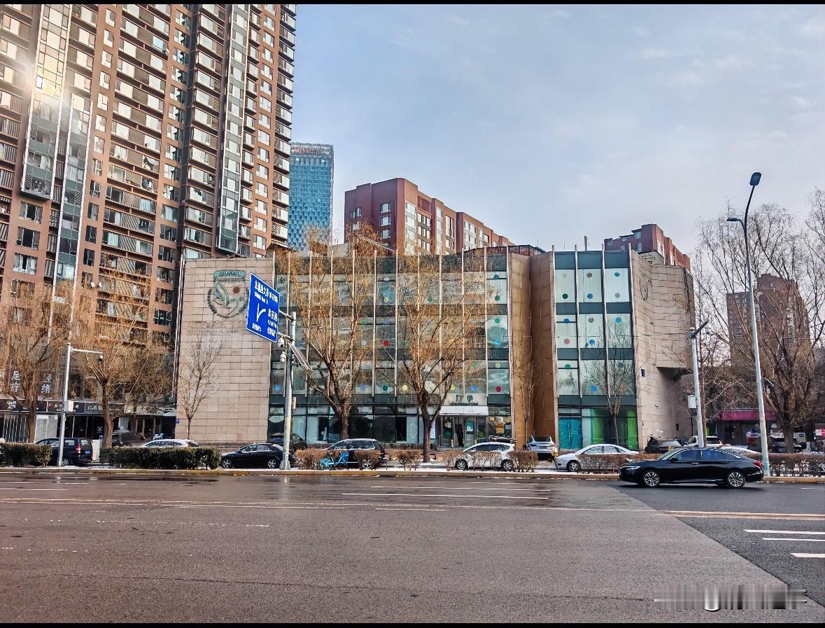 看到嫣然天使医院这笔账，我是真被吓了一跳。之前还纳闷李亚鹏怎么赖着不搬，现在